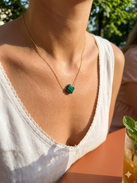 Collier fleur en pierre