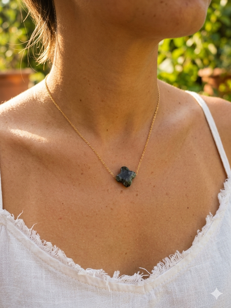 Collier fleur en pierre