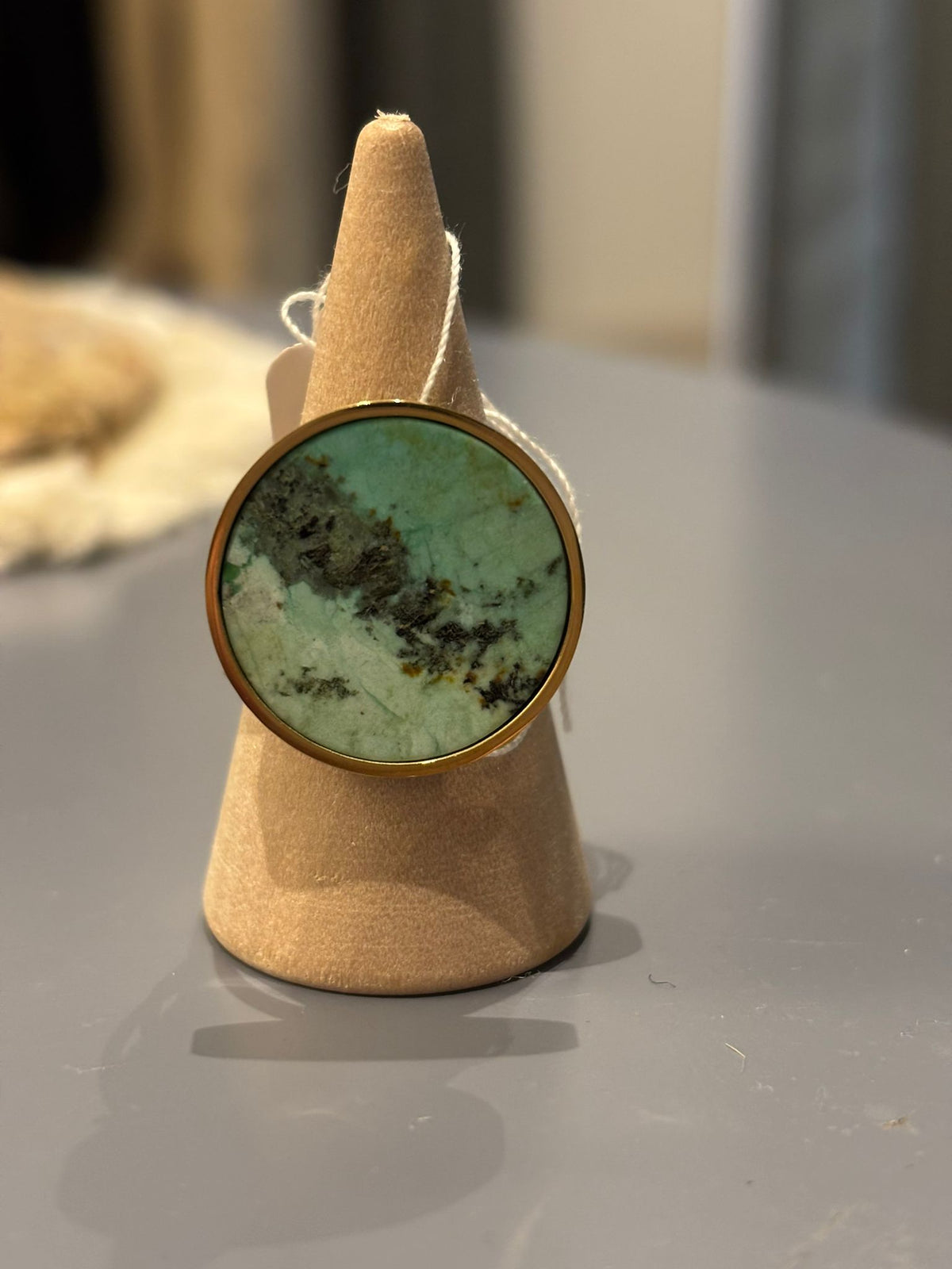 Bague en pierre ronde